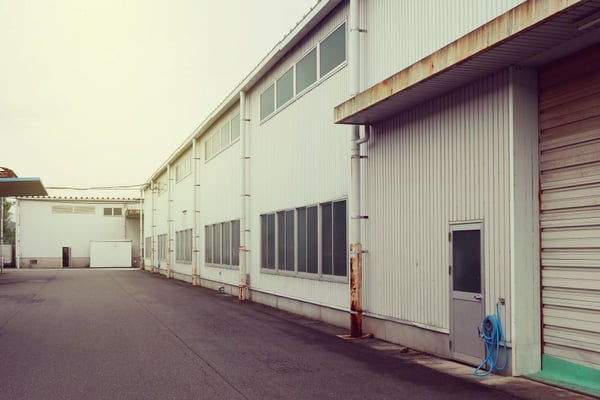 【経営者・経理向け】工場の減価償却と耐用年数の基本と3つの判断基準のイメージ画像